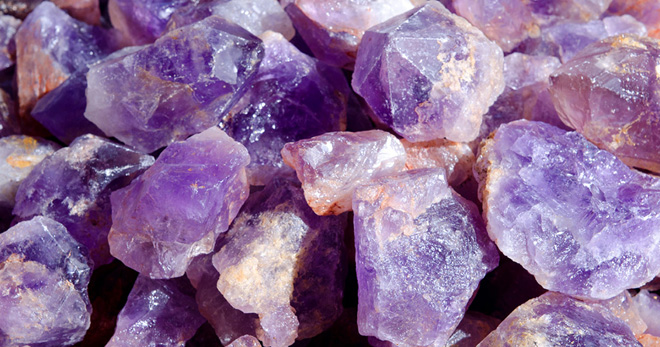 Свойства камня аметиста, описание минерала, какого цвета бывает, как отличить подделку?